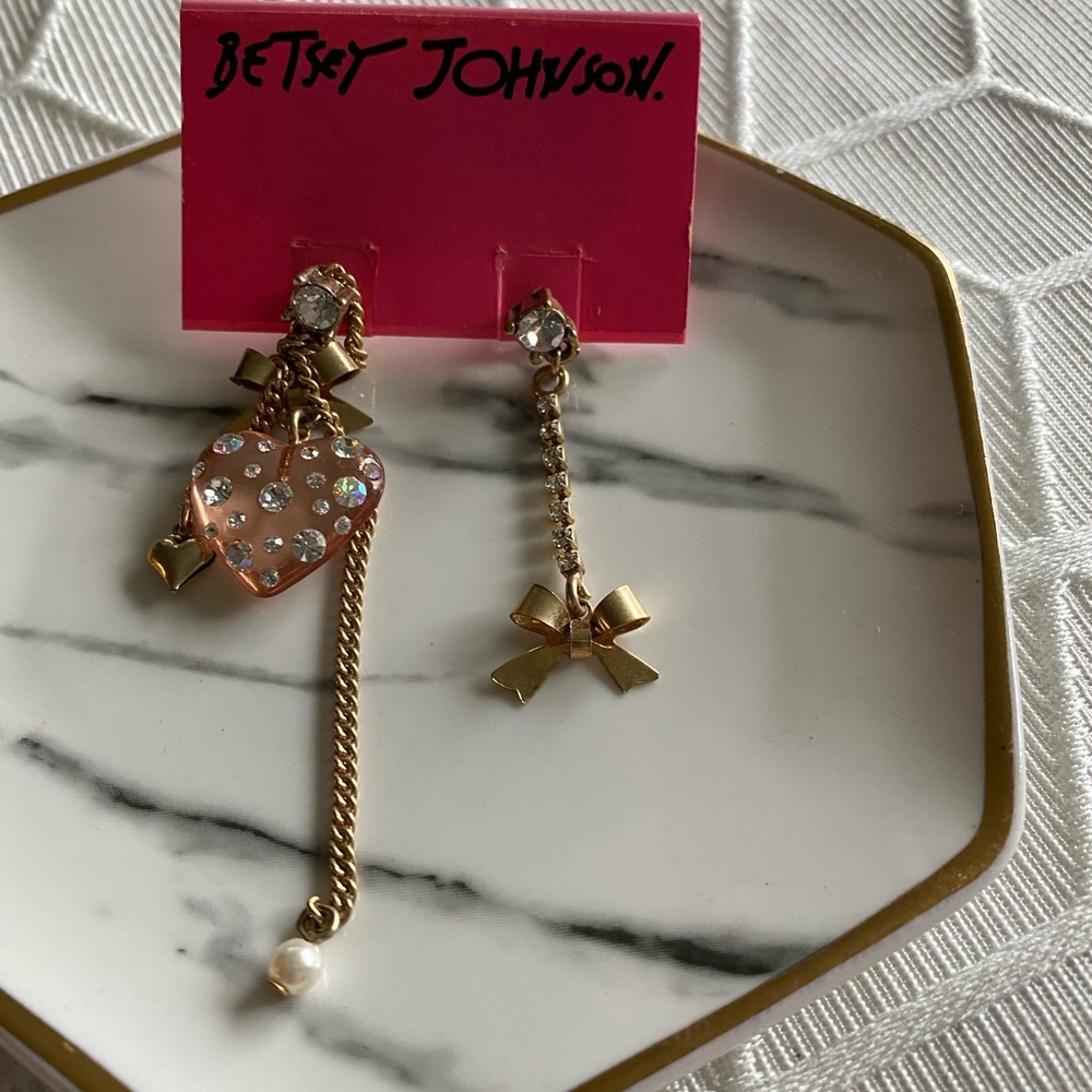 🌟NWT🌟 Betsey Johnson heart and bow earrings